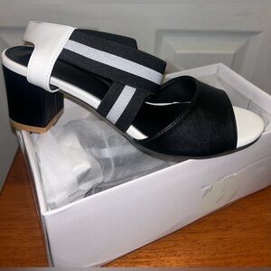 Women’s Open Toe Ankle Strap Low Block Chunky Pumps Heels Sandals. Size 9